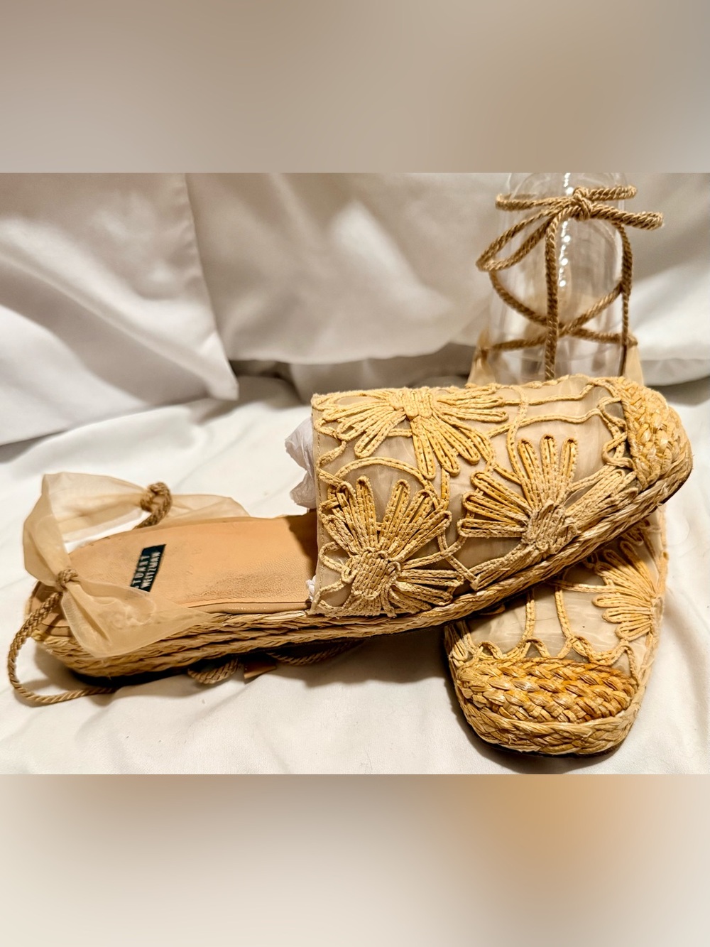 Stuart Weitzman 9.5B Tan Raffia Floral Mesh Espadrille Ankle Tie Sandals Classic